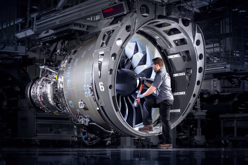 Collaboration Between Comlux and Pratt & Whitney on Airbus ACJ TwoTwenty Engine Support